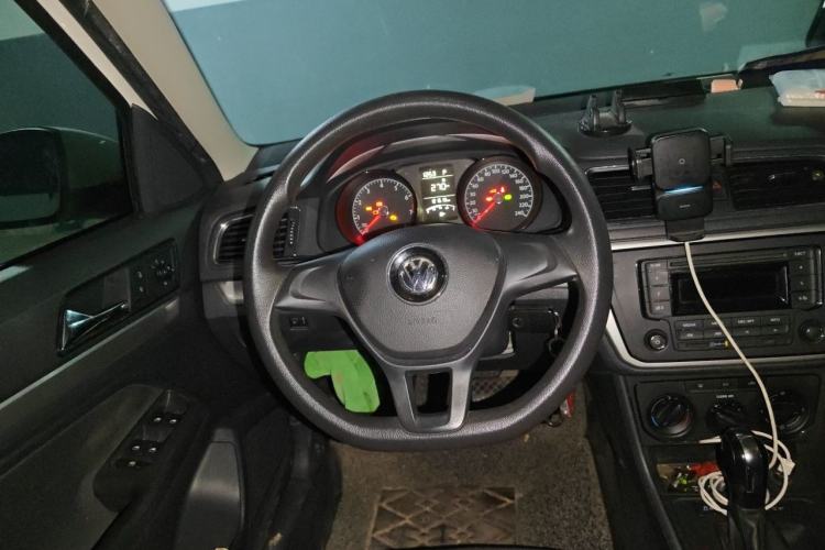 Used Volkswagen Gran Lavida 2015 1.6L Automatic Fashion Edition Steering Wheel