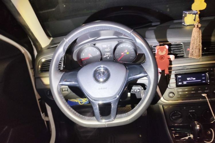 Used Volkswagen Gran Lavida 2015 1.6L Automatic Comfort Edition Steering Wheel
