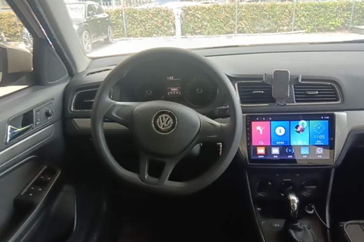 Used Volkswagen Gran Lavida 2015 1.6L Automatic Fashion Edition Steering Wheel