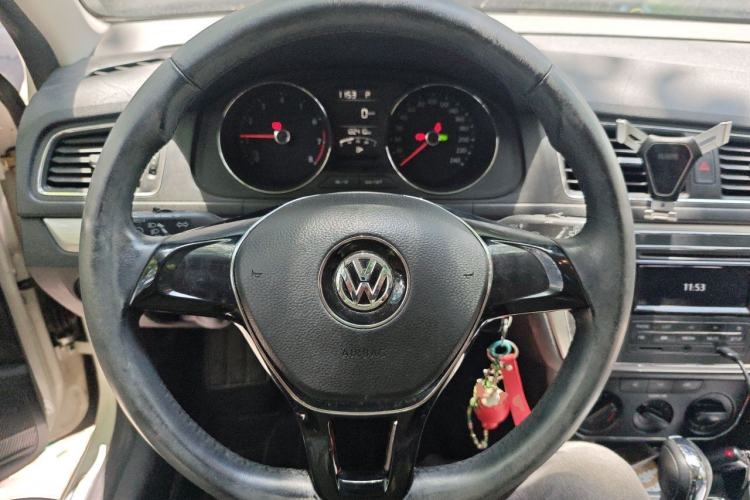 Used Volkswagen Gran Lavida 2015 1.6L Automatic Comfort Edition Steering Wheel