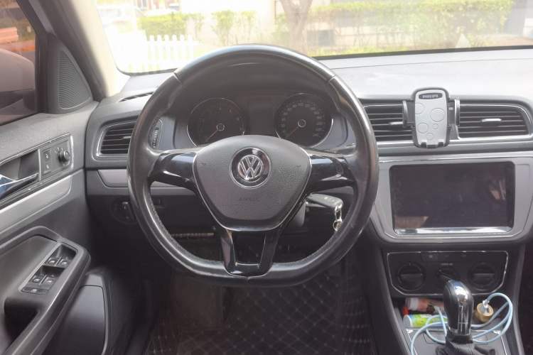 Used Volkswagen Gran Lavida 2015 1.6L Automatic Comfort Edition Steering Wheel