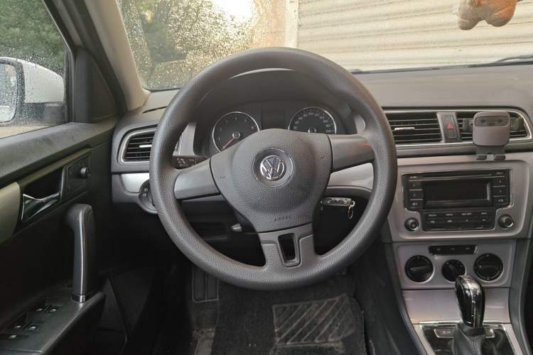 Used Volkswagen Gran Lavida 2015 1.6L Automatic Comfort Edition Steering Wheel