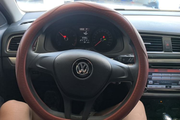 Used Volkswagen Gran Lavida 2015 1.6L Automatic Fashion Edition Steering Wheel
