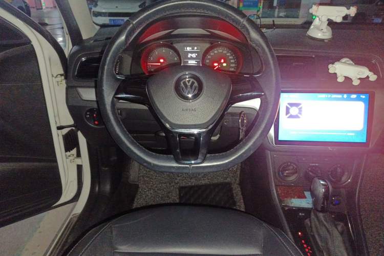 Used Volkswagen Gran Lavida 2015 1.6L Automatic Comfort Edition Steering Wheel