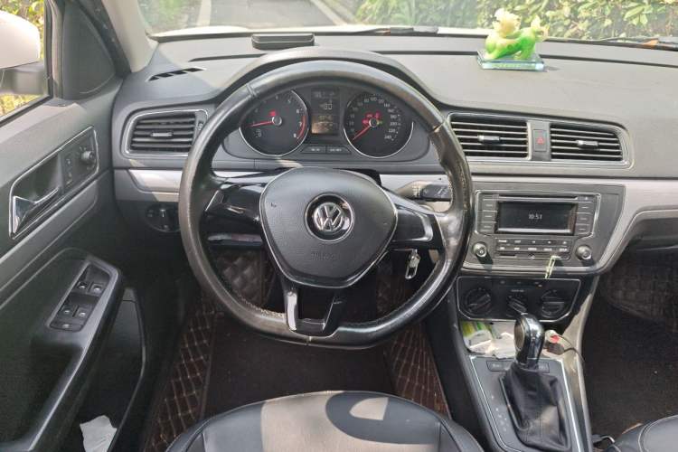 Used Volkswagen Gran Lavida 2015 1.6L Automatic Comfort Edition Steering Wheel