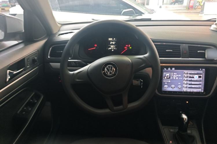 Used Volkswagen Gran Lavida 2015 1.6L Automatic Fashion Edition Steering Wheel