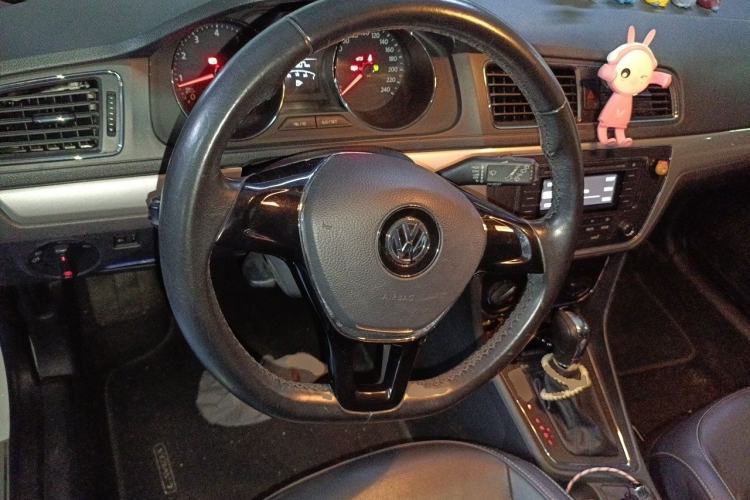 Used Volkswagen Gran Lavida 2015 1.6L Automatic Comfort Edition Steering Wheel