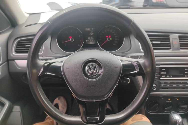 Used Volkswagen Gran Lavida 2015 1.6L Automatic Comfort Edition Steering Wheel