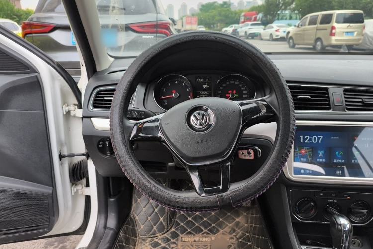 Used Volkswagen Gran Lavida 2015 1.6L Automatic Comfort Edition Steering Wheel