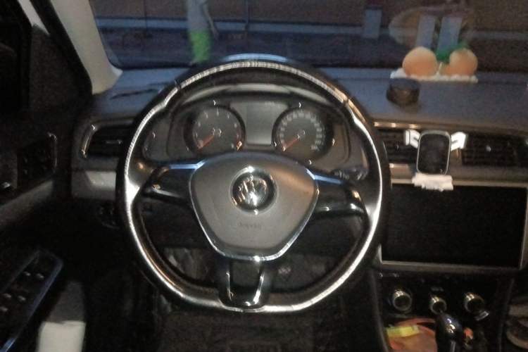 Used Volkswagen Gran Lavida 2015 1.6L Automatic Comfort Edition Steering Wheel