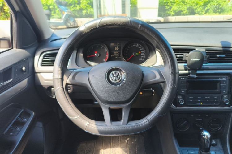 Used Volkswagen Gran Lavida 2015 1.6L Automatic Fashion Edition Steering Wheel