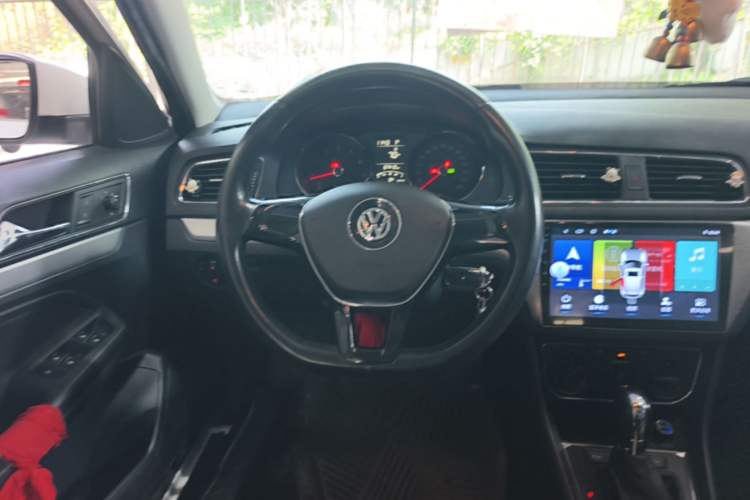 Used Volkswagen Gran Lavida 2015 1.6L Automatic Comfort Edition Steering Wheel