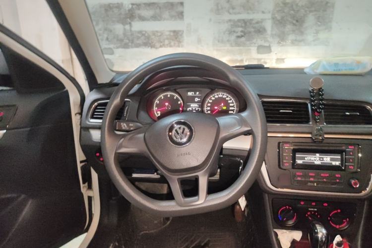 Used Volkswagen Gran Lavida 2015 1.6L Automatic Fashion Edition Steering Wheel