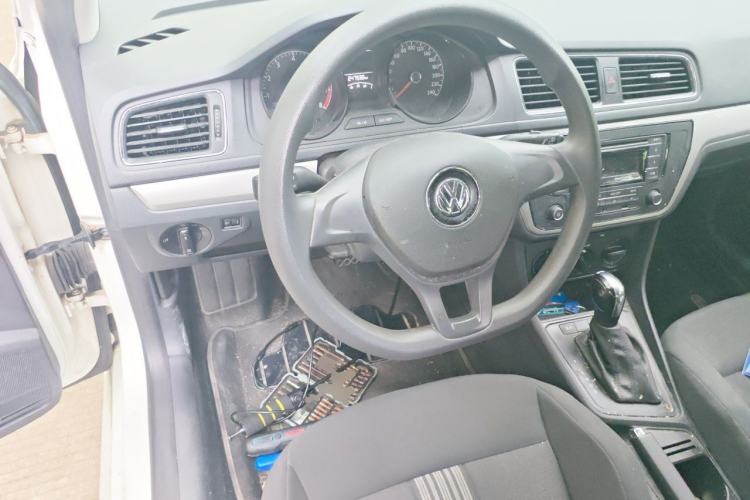 Used Volkswagen Gran Lavida 2015 1.6L Automatic Fashion Edition Steering Wheel