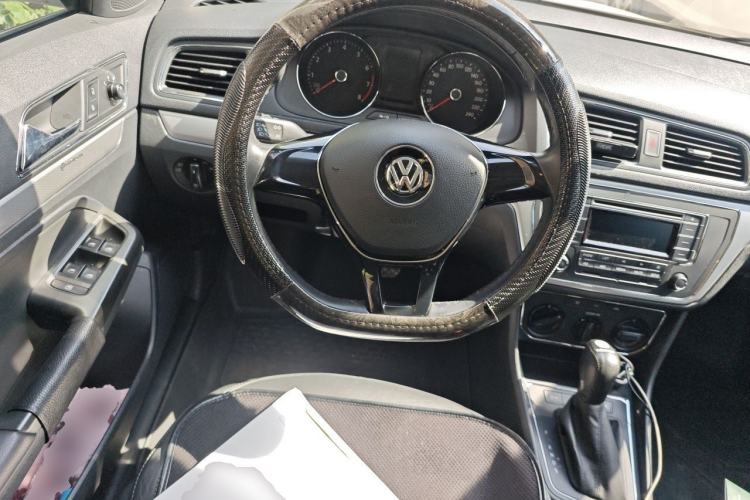 Used Volkswagen Gran Lavida 2015 1.6L Automatic Comfort Edition Steering Wheel