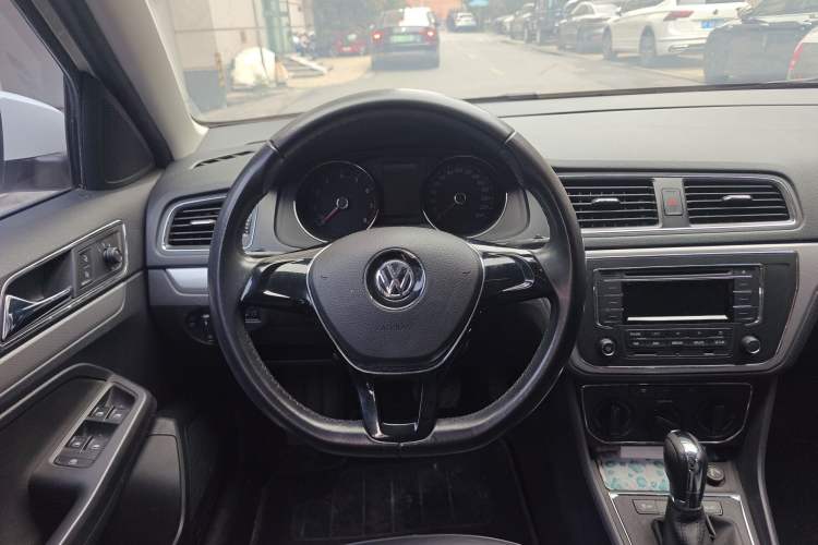 Used Volkswagen Gran Lavida 2015 1.6L Automatic Comfort Edition Steering Wheel