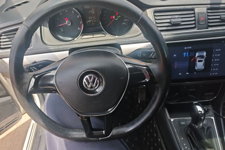 Used Volkswagen Gran Lavida 2015 1.6L Automatic Comfort Edition Steering Wheel
