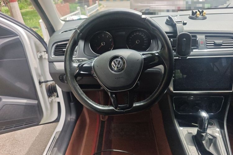 Used Volkswagen Gran Lavida 2015 1.6L Automatic Comfort Edition Steering Wheel