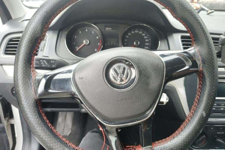 Used Volkswagen Gran Lavida 2015 1.6L Automatic Comfort Edition Steering Wheel