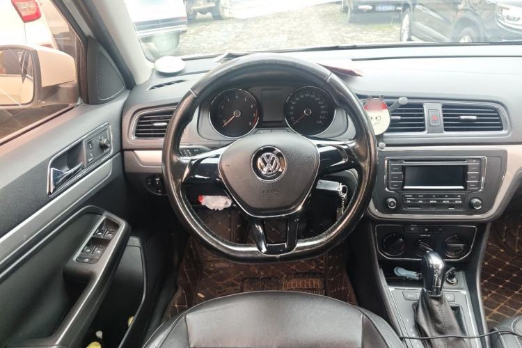 Used Volkswagen Gran Lavida 2015 1.6L Automatic Comfort Edition Steering Wheel
