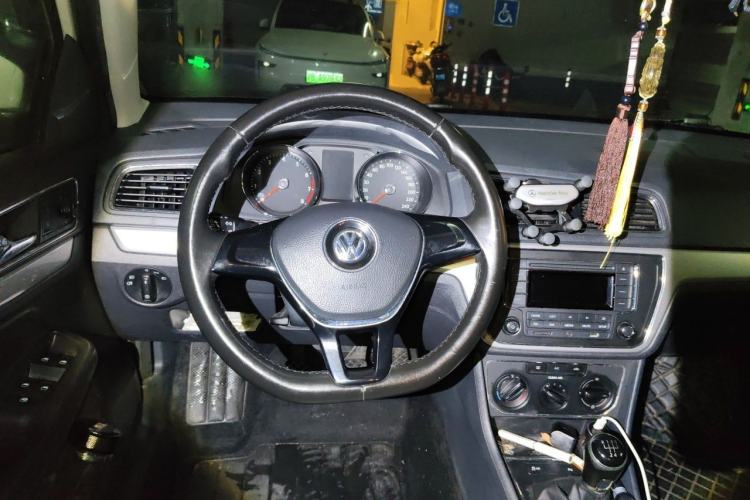 Used Volkswagen Gran Lavida 2015 1.6L Manual Comfort Edition Steering Wheel