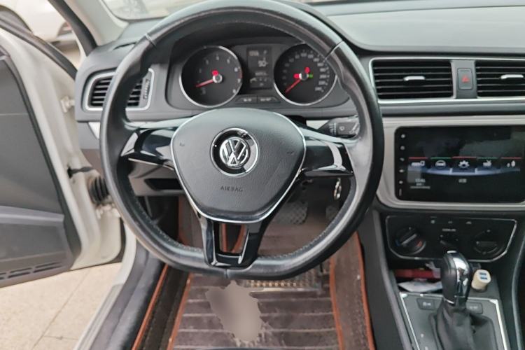 Used Volkswagen Gran Lavida 2015 1.6L Automatic Comfort Edition Steering Wheel
