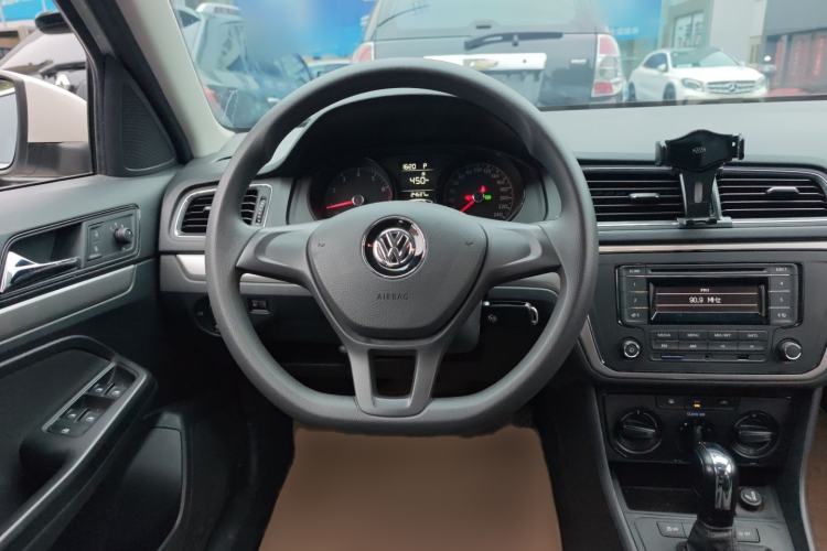 Used Volkswagen Gran Lavida 2015 1.6L Automatic Fashion Edition Steering Wheel