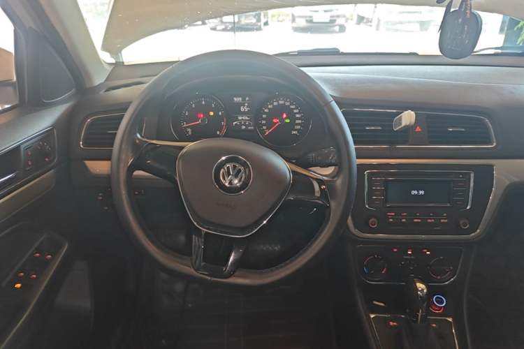 Used Volkswagen Gran Lavida 2015 1.6L Automatic Comfort Edition Steering Wheel