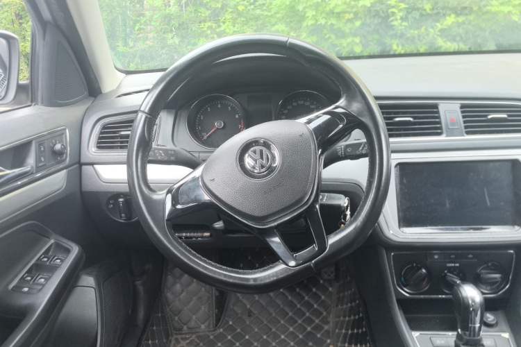 Used Volkswagen Gran Lavida 2015 1.6L Automatic Comfort Edition Steering Wheel