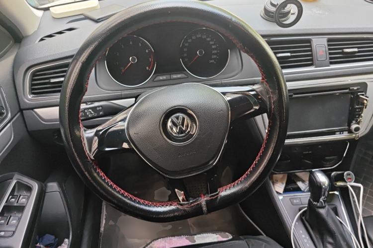 Used Volkswagen Gran Lavida 2015 1.6L Automatic Comfort Edition Steering Wheel