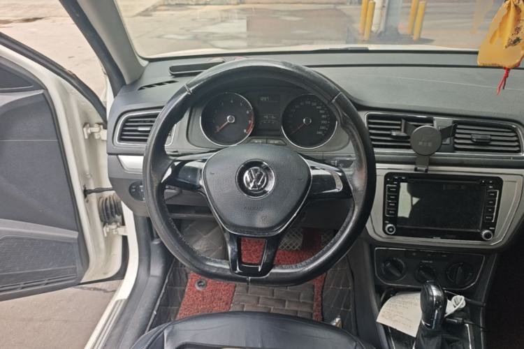 Used Volkswagen Gran Lavida 2015 1.6L Automatic Comfort Edition Steering Wheel