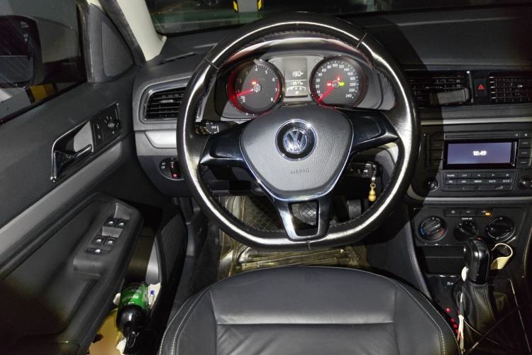 Used Volkswagen Gran Lavida 2015 1.6L Automatic Comfort Edition Steering Wheel
