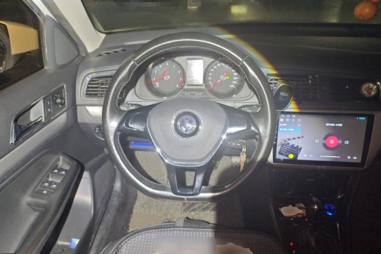 Used Volkswagen Gran Lavida 2015 1.6L Automatic Comfort Edition Steering Wheel