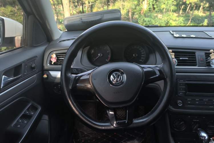 Used Volkswagen Gran Lavida 2015 1.6L Automatic Fashion Edition Steering Wheel