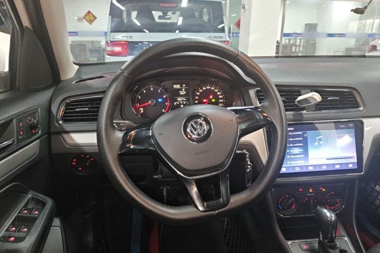 Used Volkswagen Gran Lavida 2015 1.6L Automatic Comfort Edition Steering Wheel