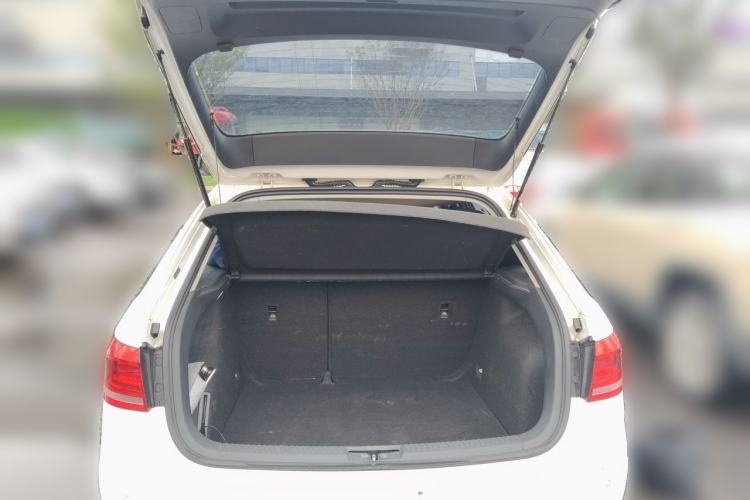 Used Volkswagen Gran Lavida 2015 1.6L Manual Comfort Edition Trunk