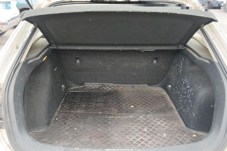 Used Volkswagen Gran Lavida 2015 1.6L Automatic Fashion Edition Trunk