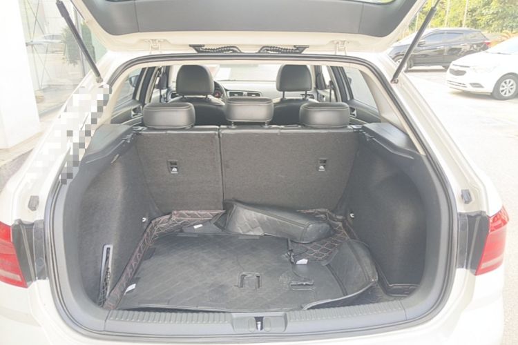 Used Volkswagen Gran Lavida 2015 1.6L Automatic Comfort Edition Trunk
