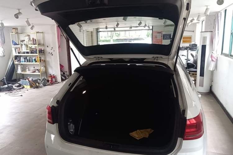 Used Volkswagen Gran Lavida 2015 230TSI DSG Comfort Edition Trunk