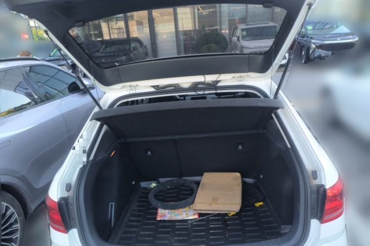 Used Volkswagen Gran Lavida 2015 1.6L Automatic Comfort Edition Trunk