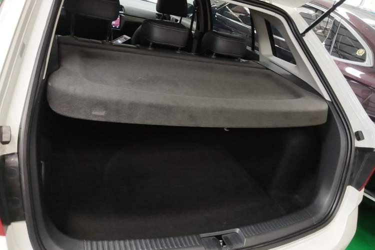 Used Volkswagen Gran Lavida 2015 1.6L Manual Comfort Edition Trunk