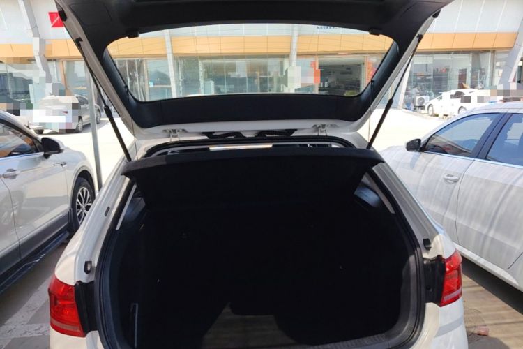 Used Volkswagen Gran Lavida 2015 1.6L Automatic Comfort Edition Trunk