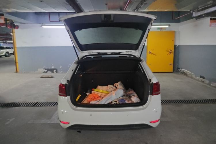 Used Volkswagen Gran Lavida 2015 1.6L Automatic Fashion Edition Trunk