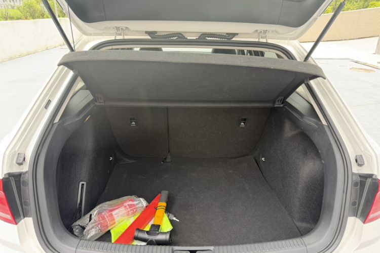 Used Volkswagen Gran Lavida 2015 230TSI DSG Comfort Edition Trunk