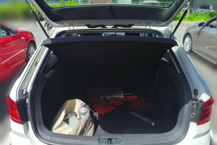 Used Volkswagen Gran Lavida 2015 1.6L Automatic Fashion Edition Trunk