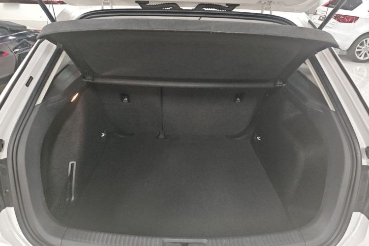Used Volkswagen Gran Lavida 2015 1.6L Automatic Comfort Edition Trunk