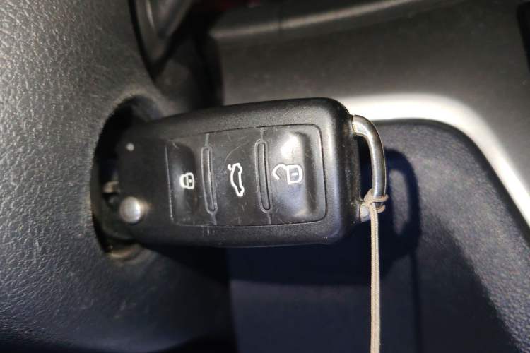 Used Volkswagen Gran Lavida 2015 1.6L Automatic Fashion Edition Vehicle Key