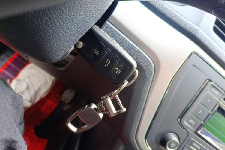 Used Volkswagen Gran Lavida 2015 1.6L Automatic Fashion Edition Vehicle Key