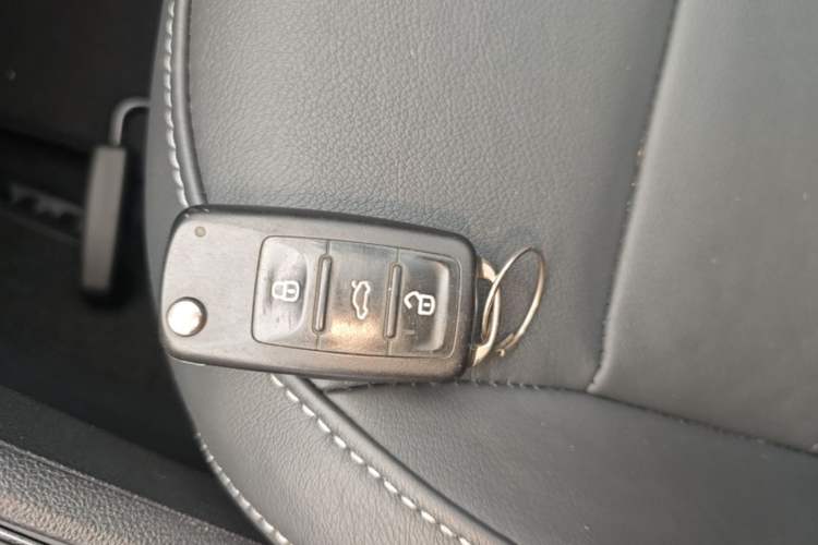 Used Volkswagen Gran Lavida 2015 1.6L Automatic Comfort Edition Vehicle Key
