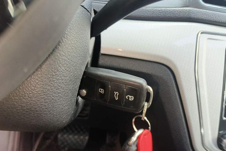 Used Volkswagen Gran Lavida 2015 1.6L Automatic Comfort Edition Vehicle Key